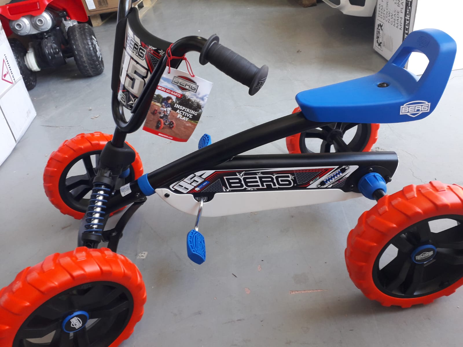 Kart pedales infantil BERG BUZZY NITRO, Coches eléctricos y motos para  niños a batería 12v con mando RC, quads infantiles, tractores infantiles,  camiones para niños, realizamos envíos a domicilio.