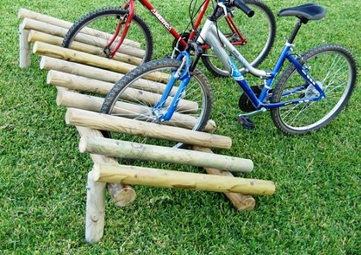 PARKING MADERA PARA 5 BICICLETAS. MADERA REDONDA ESTILO RÚSTICO. REF ASL_927, Coches y motos para niños a batería 12v con mando RC, quads infantiles, tractores infantiles, camiones para niños, realizamos