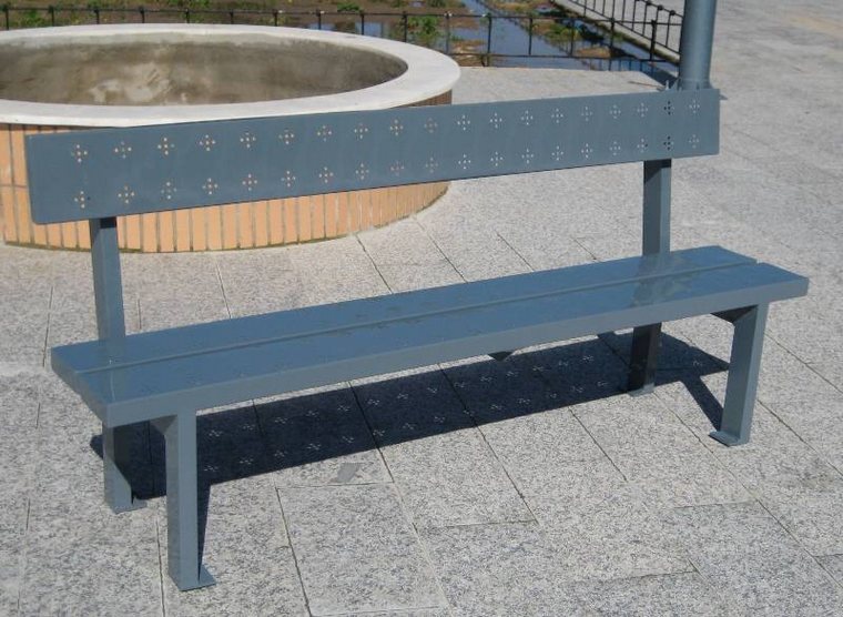 VENTA BANCO DE HIERRO, CHAPA PERFORADA CON DIBUJO. LONGITUD 2 METROS