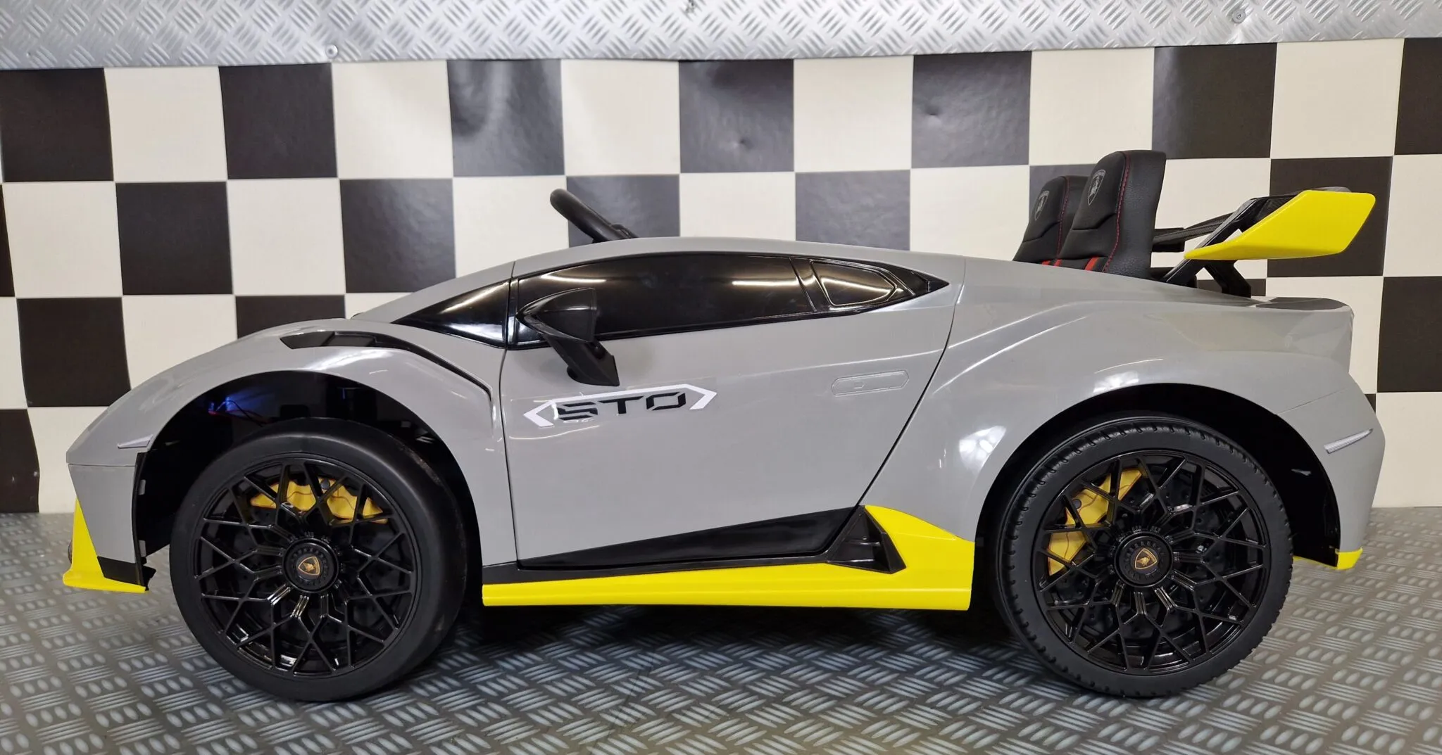 COCHE PARA NIÑOS LAMBORGHINI HURACAN STO 12V DRIFT, GRIS, Coches