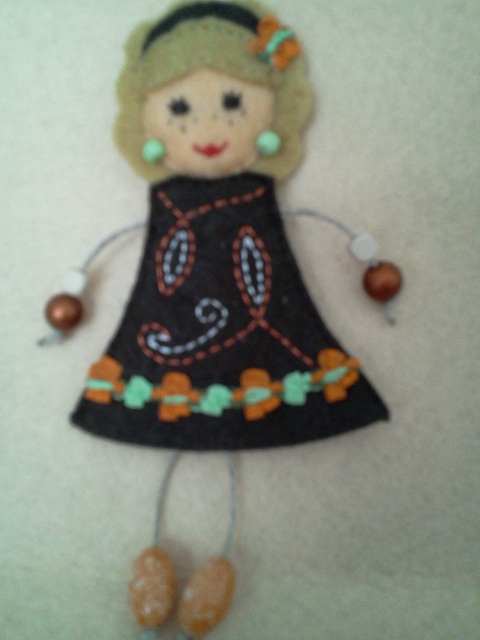 broches de fieltro muñecas