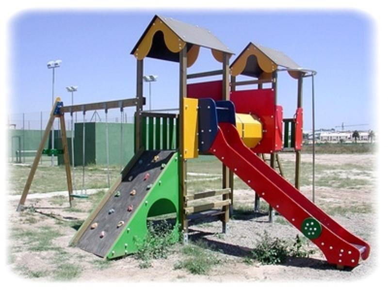 PARQUE INFANTIL DE MADERA USO PUBLICO MODELO JAEN, REF ASL_267, Coches  eléctricos y motos para niños a batería 12v con mando RC, quads infantiles,  tractores infantiles, camiones para niños, realizamos envíos a