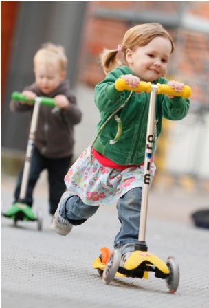 PATINETES MICRO MOBILITY SUIZOS DE ALUMINIO: MODELO MMINIMICRO AMARILLO PARA PEKES DE 3 A 6 A�OS, PATINETE DE TRES RUEDAS DE ALU