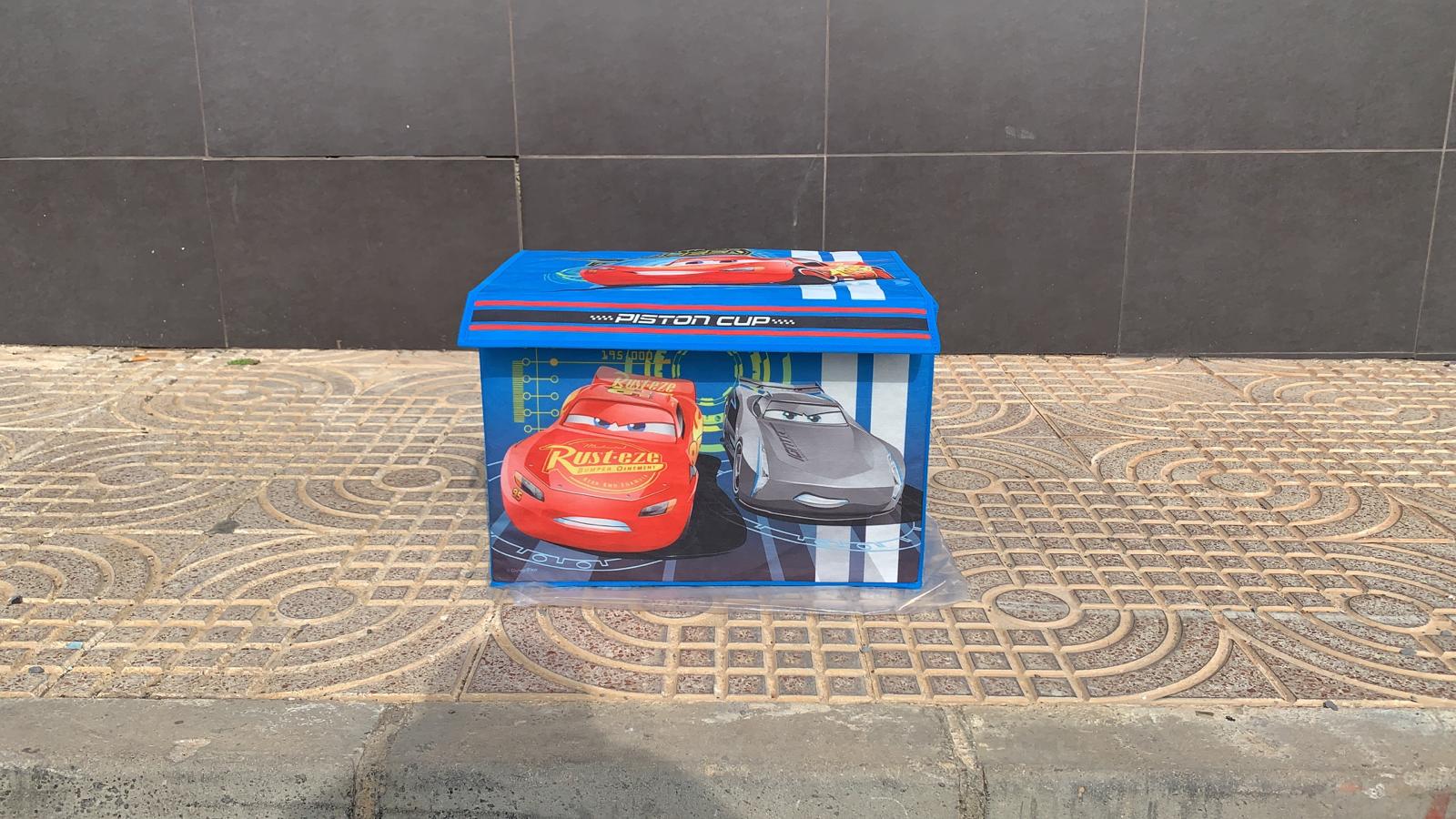 BAÚL JUGUETERO DE CARS - TB83375CR - BAÚLES JUGUETEROS, Coches eléctricos y motos para niños a batería 12v con mando RC, quads infantiles, tractores infantiles, camiones niños, realizamos a domicilio.