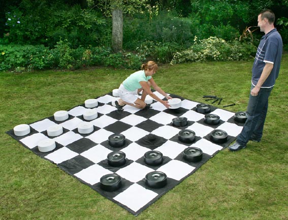 TABLERO GIGANTE+DAMAS GIGANTES JARDIN
