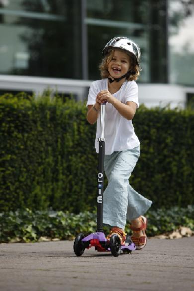 Patinete Maxi-Micro dise�ado en Suiza para ni�as mayores seis a�os.