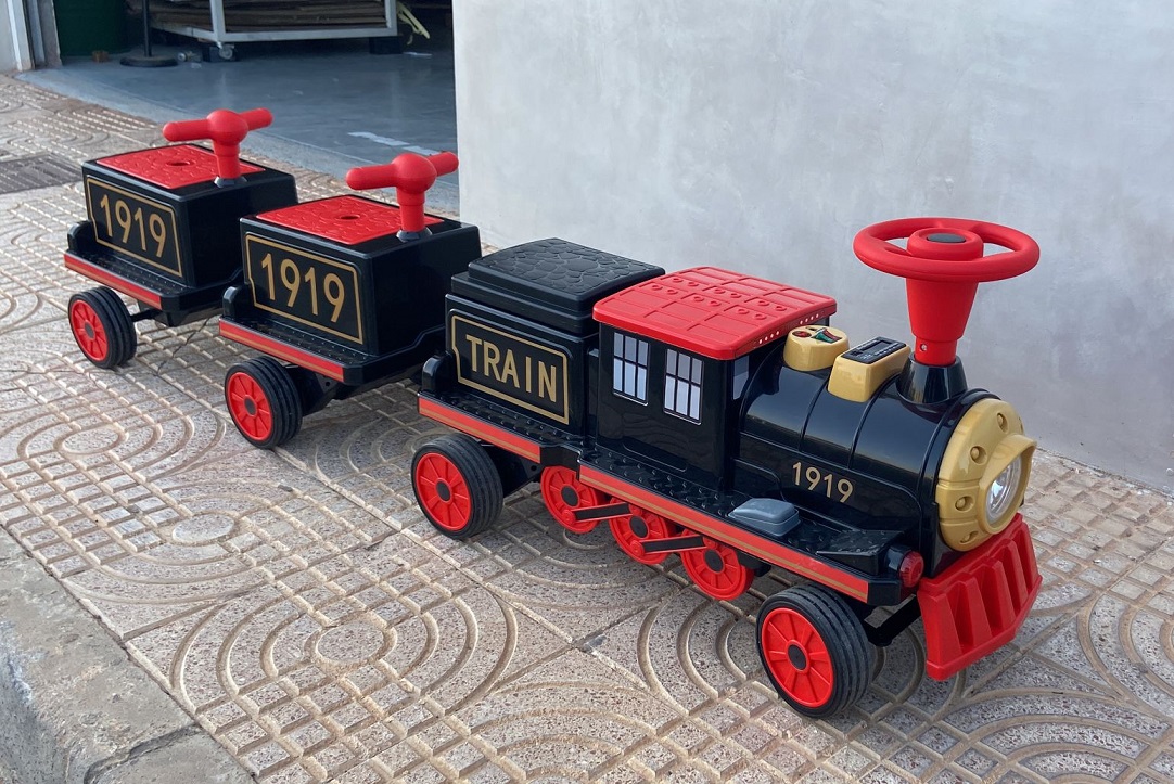 TOPLIVING Juego de tren de madera magnético para tren de mercancías a pilas para vías de ferrocarril, juguetes para niños pequeños de 3, 4, 5 años, niños y niñas (sin batería