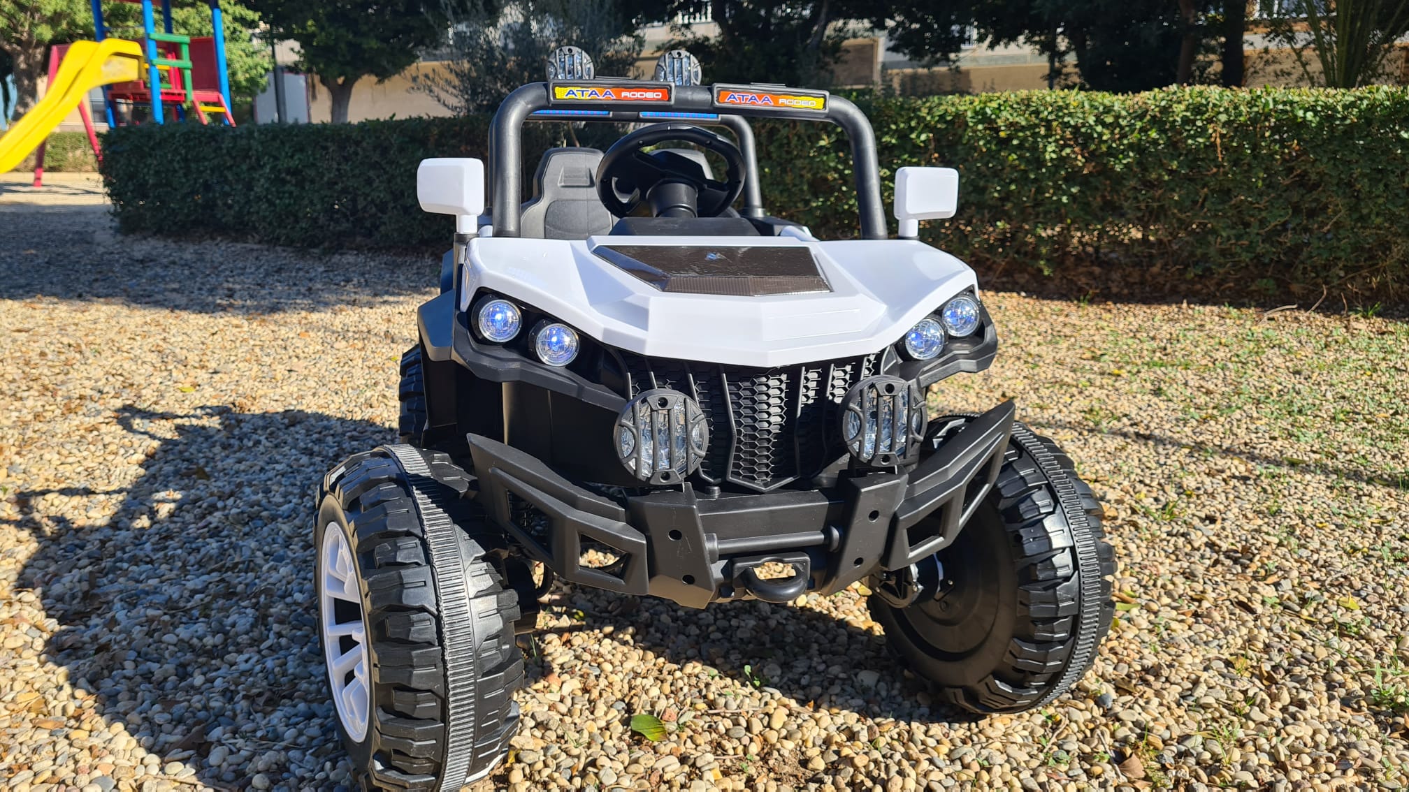 Coche Eléctrico Infantil 12V BUGGYINDAL 4x4 – 1 Plaza, Control Remoto, Ruedas De Goma, Amortiguadores, Luces LED Y USB, Para Niños De 1 A 4 Años (Blanco)