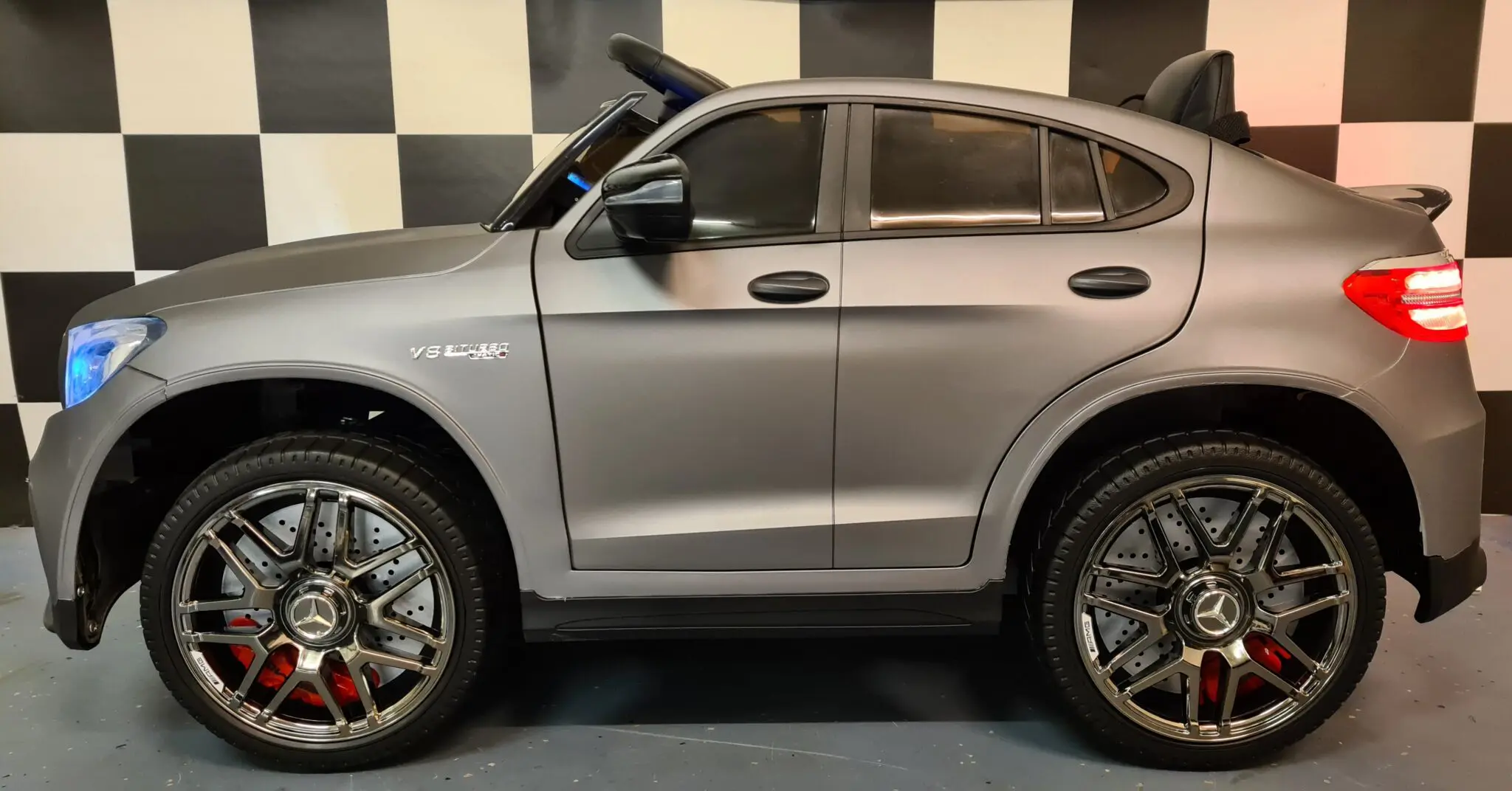 COCHE MERCEDES GLC63 AMG 12V, 4 MOTORES, GRIS MATE, MANDO RC, ASIENTO CUERO, RUEDAS GOMA - INDA61-KI4GLCSILVER