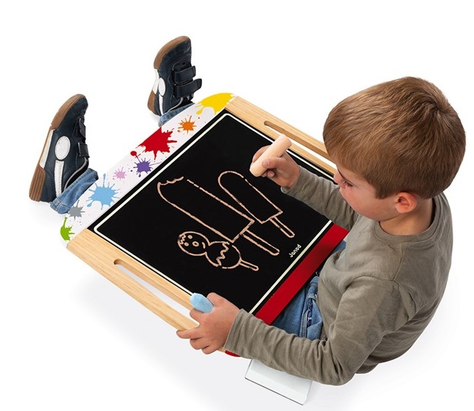 La Pizarra Doble Cara: Una Herramienta Esencial para la Educación y la Creatividad