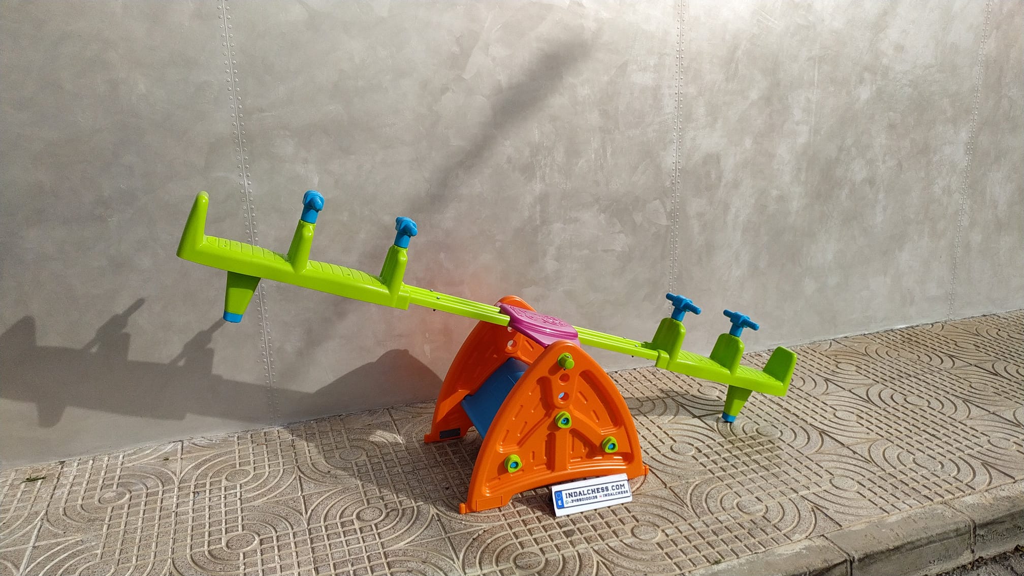 FEBER Sube Y Baja Giratorio 360º – Balancín Resistente Para 2 Niños, Tubo De Acero, Colores Azul, Verde Y Naranja, Max 100 Kg