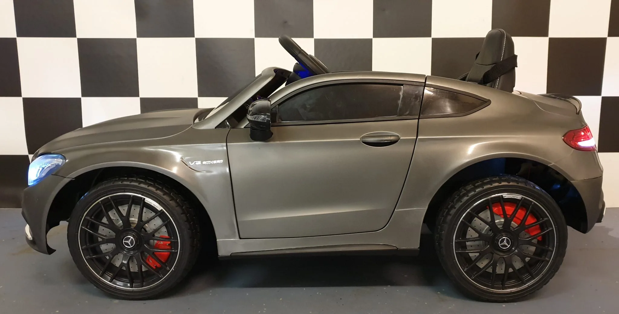Coche eléctrico infantil Mercedes C63 AMG, GRIS MATE, 2X12V, FULL OPTION - AC-C63GRISMATE-KI4