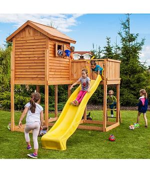 parque infantil con columpios, tobogán, escaleras de escalada y